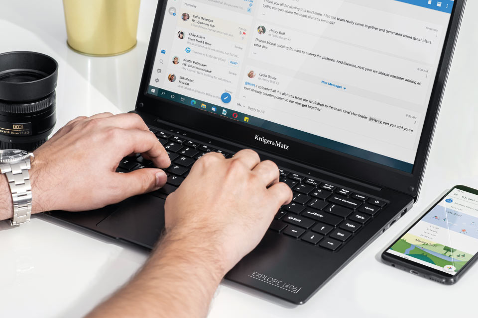Dbałość o wygodę Ultrabook z pełnowymiarową klawiaturą i touchpadem