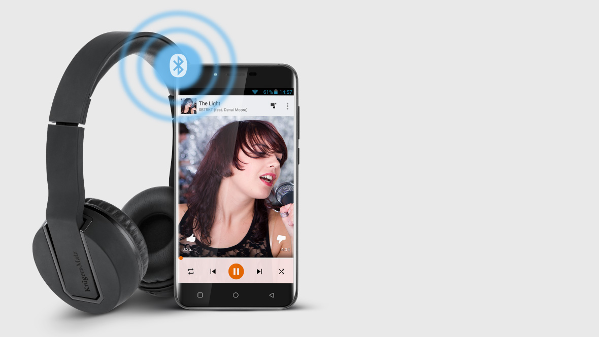 Dzięki technologii Bluetooth, niezależnie gdzie jesteś i co robisz, możesz cieszyć się doskonałą jakością dźwięku bez wiecznie plączących się kabli. Zatrać się w dźwiękach ulubionej muzyki.