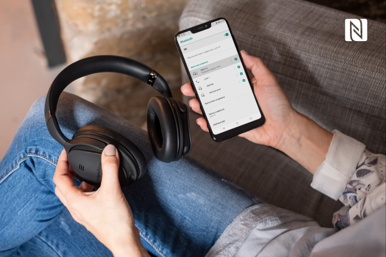 Zapomnij o plączących się kablach. Gdziekolwiek jesteś i cokolwiek robisz, możesz cieszyć się doskonałą jakością dźwięku bez żadnych ograniczeń. Słuchawki Kruger&Matz F7A zostały wyposażone nie tylko w Bluetooth, ale także NFC, dzięki czemu błyskawicznie połączysz je ze smartfonem lub tabletem.