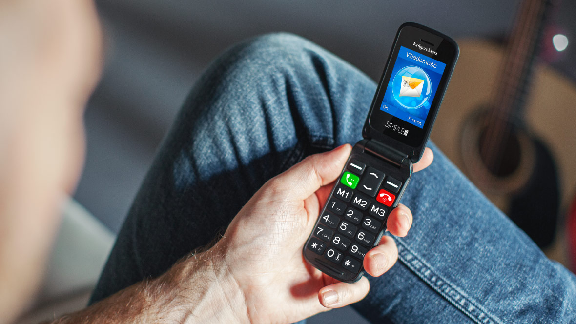 Telefon dla seniora z klapką Kruger&Matz Simple 930 Telefon dla seniora z klapką Kruger&Matz Simple 930