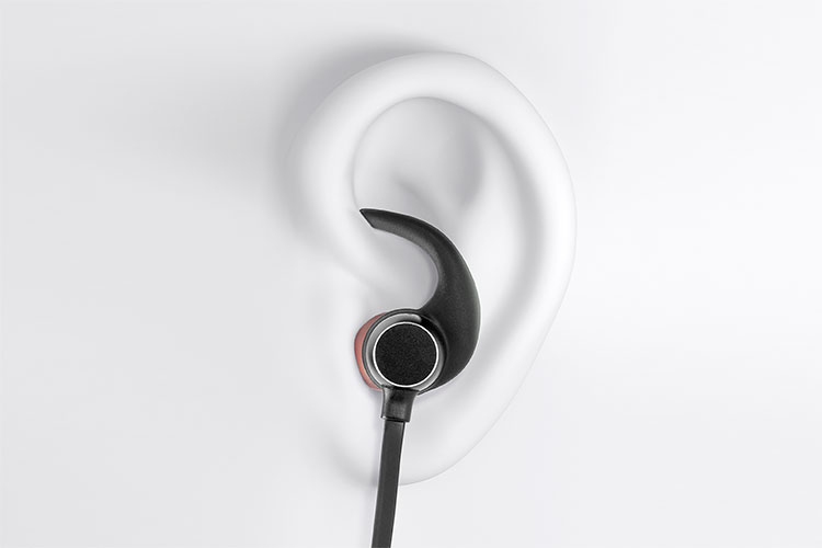 Zwróć uwagę na wyjątkową budowę słuchawek Kruger&Matz P80BT. Aby zwiększyć Twój komfort podczas treningu model ten został wyposażony w specjalne uchwyty, dzięki którym słuchawki nie będą wypadały z uszu podczas ćwiczeń.