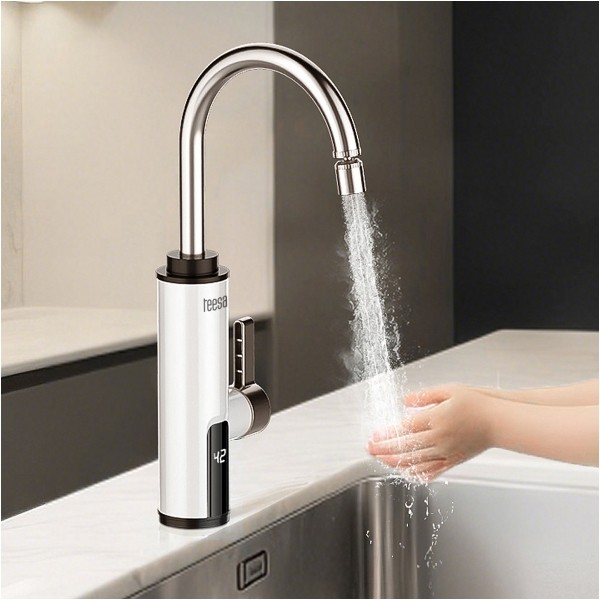 Przepływowy podgrzewacz wody - bateria kuchenna biała