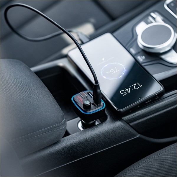Transmiter samochodowy FM z funkcją bluetooth (2x USB + USB-C)