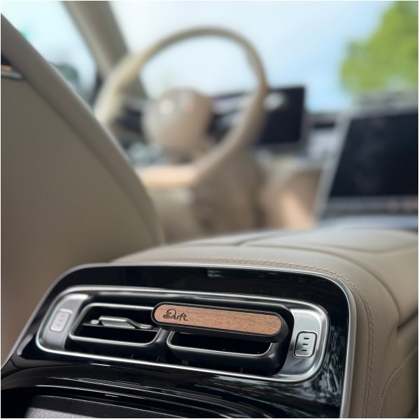 Zapach do samochodu DUFT Tobacco&Vanilia – metalowy dyfuzor na kratkę +2 wkłady